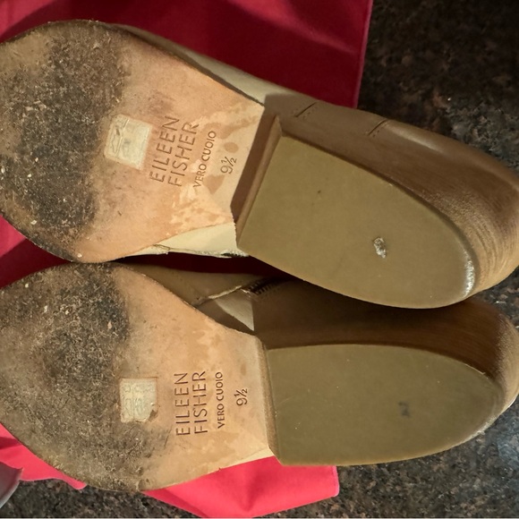 Eileen Fisher supple, crany leather ankle boots. - Picture 5 of 10